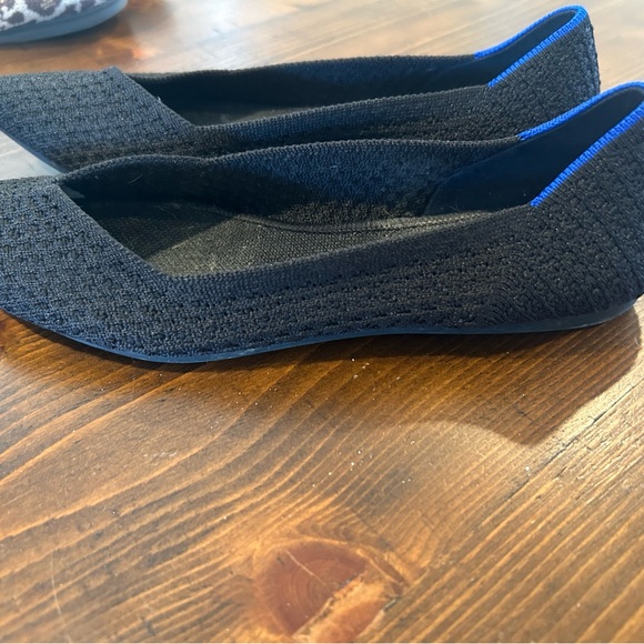 6.5 Black pointed toe Rothy’s - Picture 2 of 6